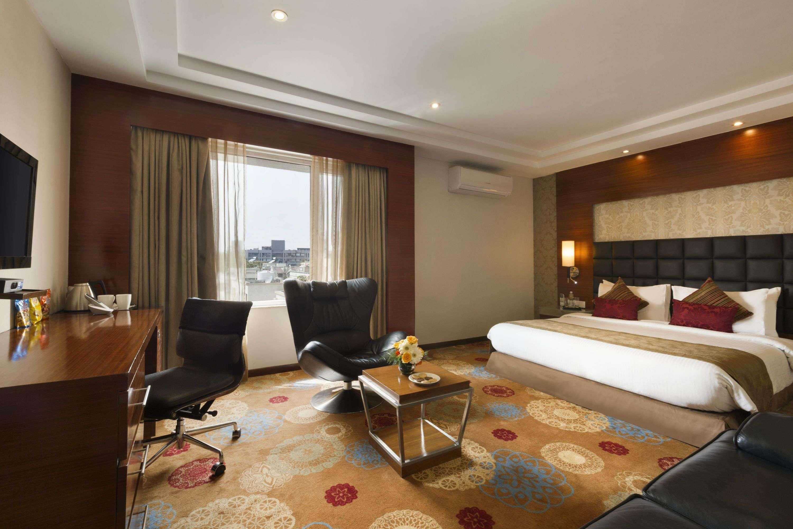 Hotel Ramada Ahmedabad Extérieur photo