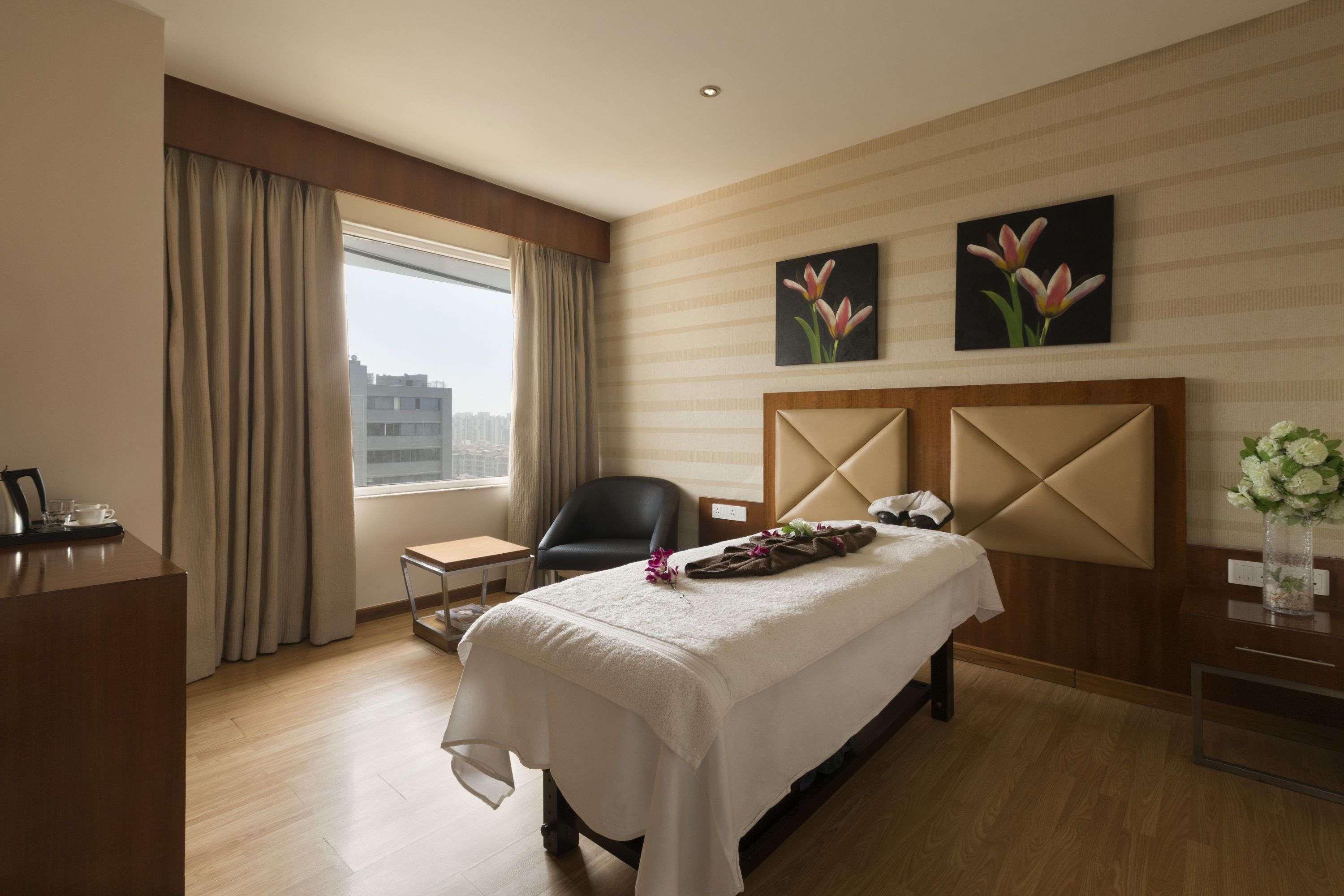 Hotel Ramada Ahmedabad Extérieur photo