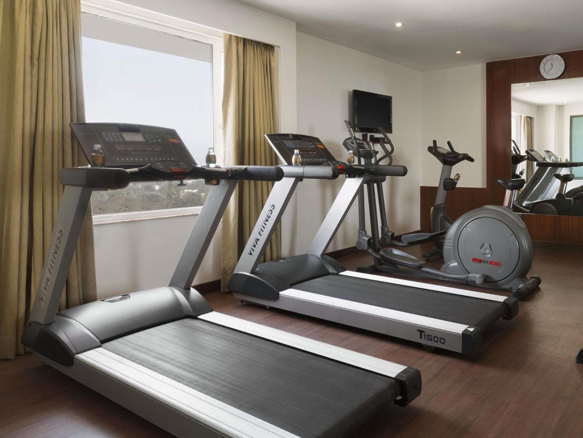 Hotel Ramada Ahmedabad Extérieur photo