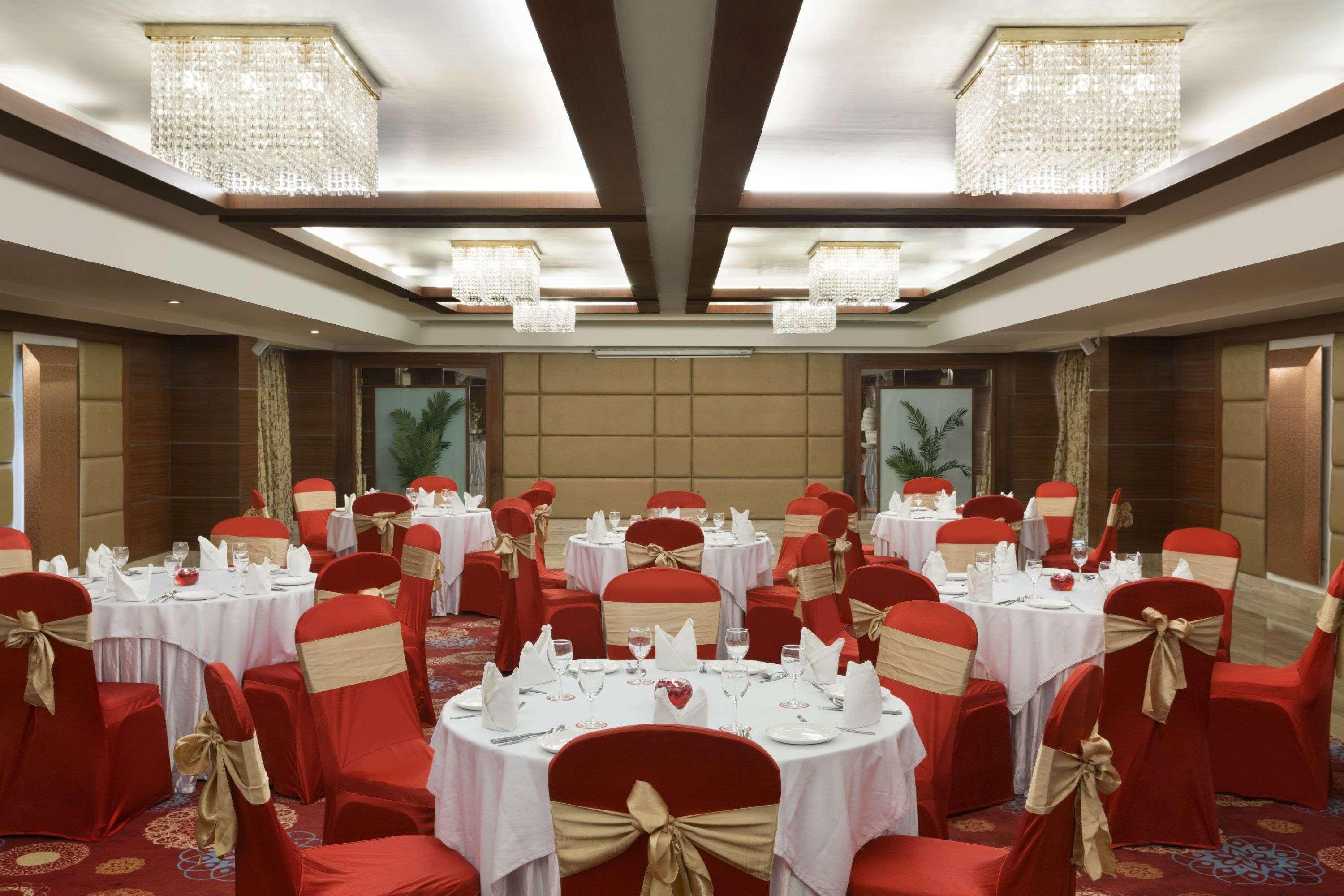 Hotel Ramada Ahmedabad Extérieur photo