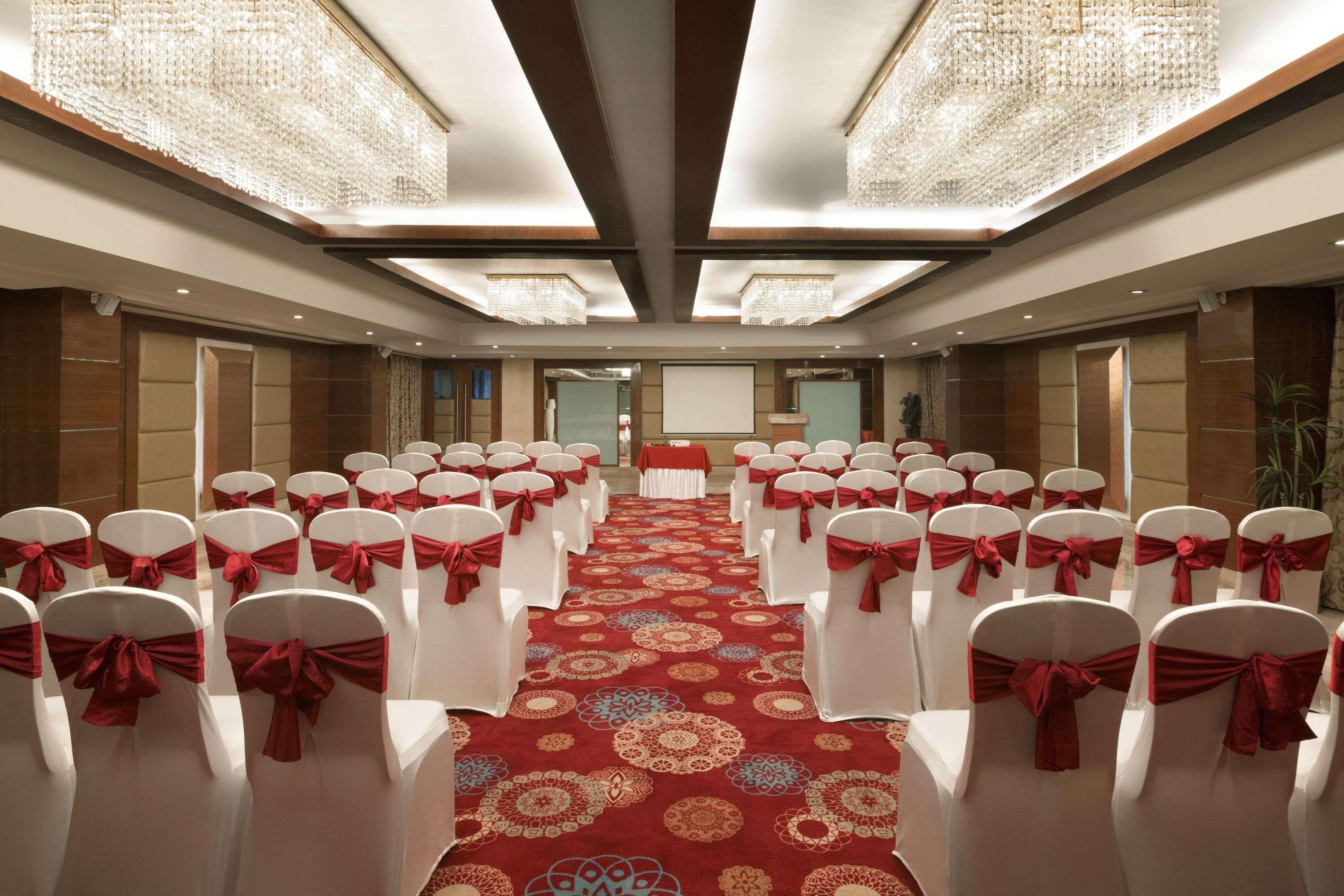 Hotel Ramada Ahmedabad Extérieur photo