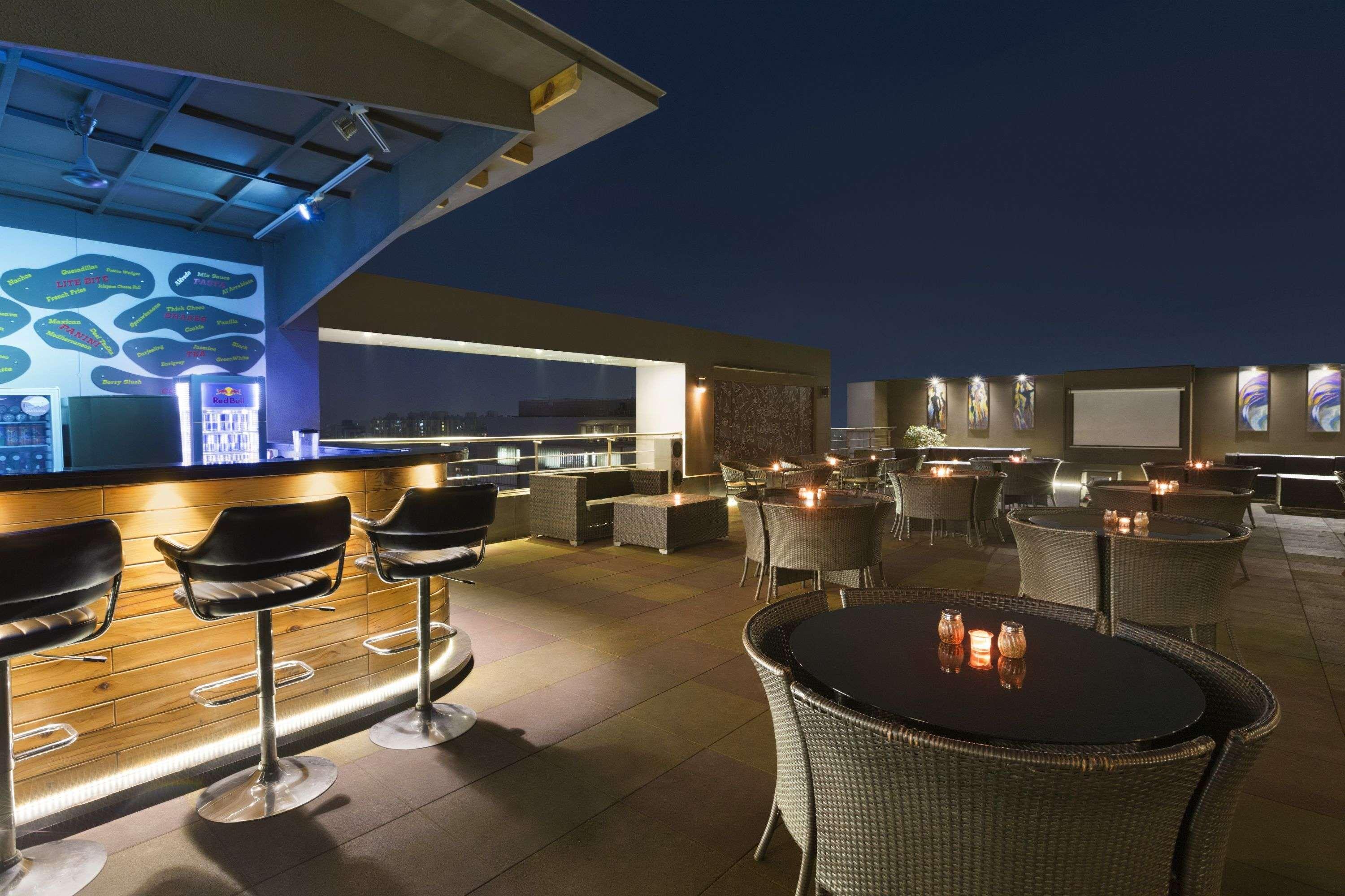 Hotel Ramada Ahmedabad Extérieur photo