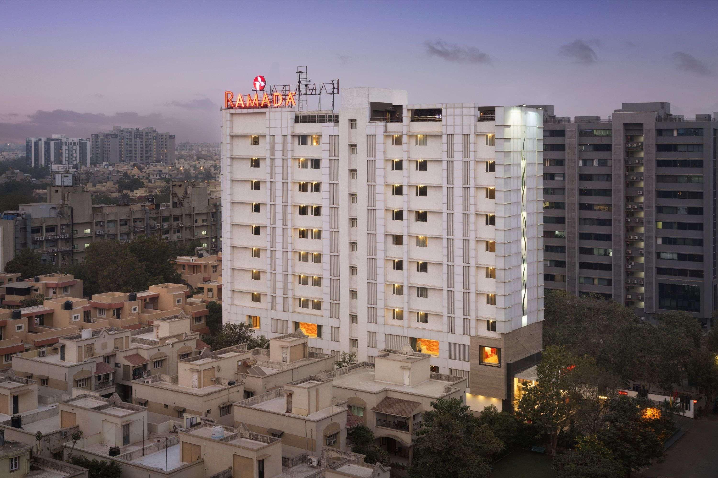 Hotel Ramada Ahmedabad Extérieur photo