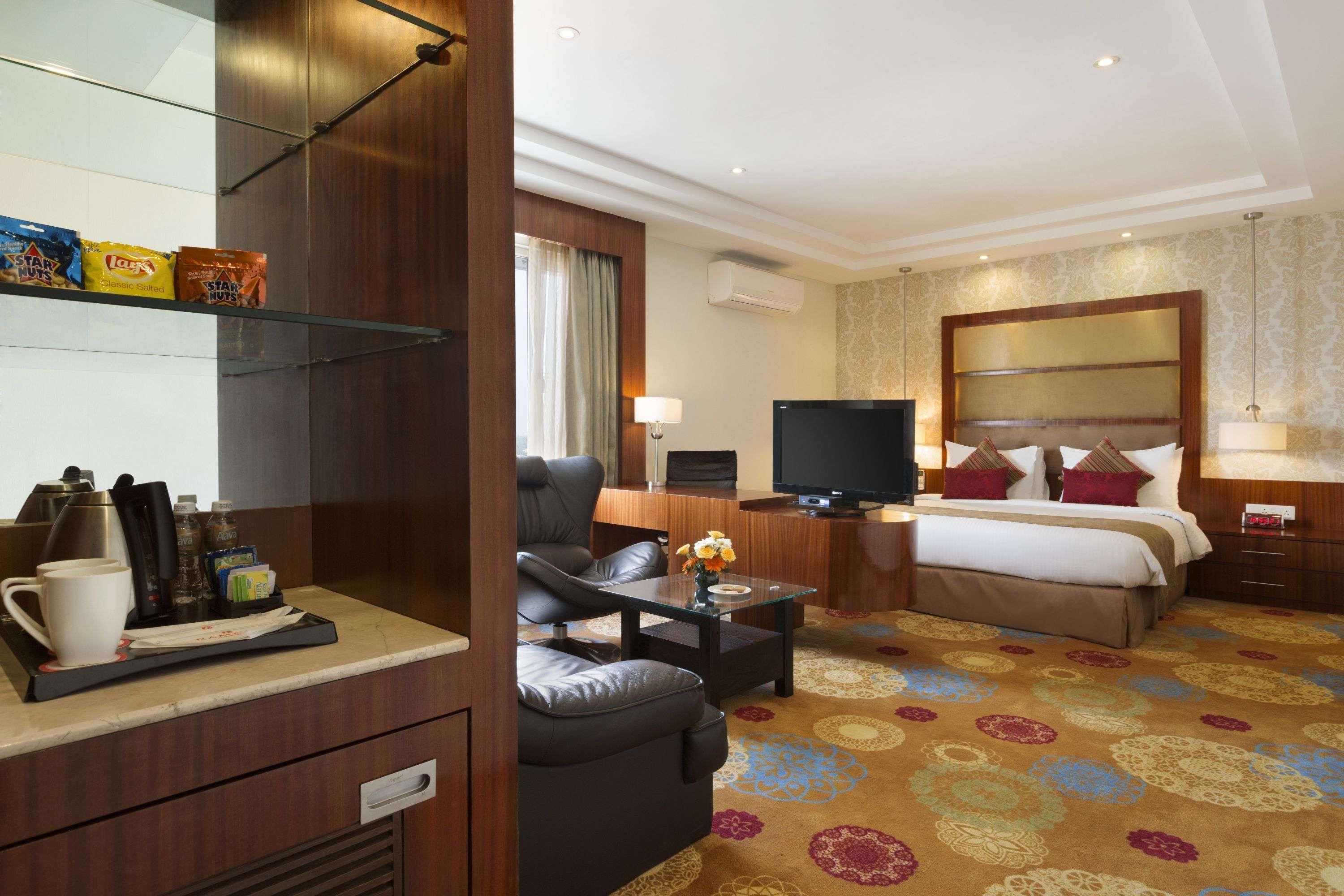 Hotel Ramada Ahmedabad Extérieur photo