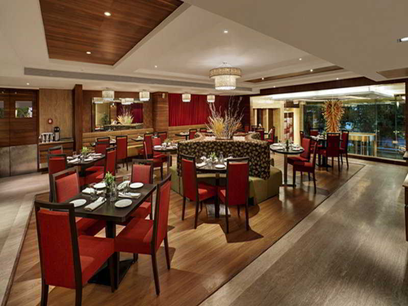 Hotel Ramada Ahmedabad Extérieur photo