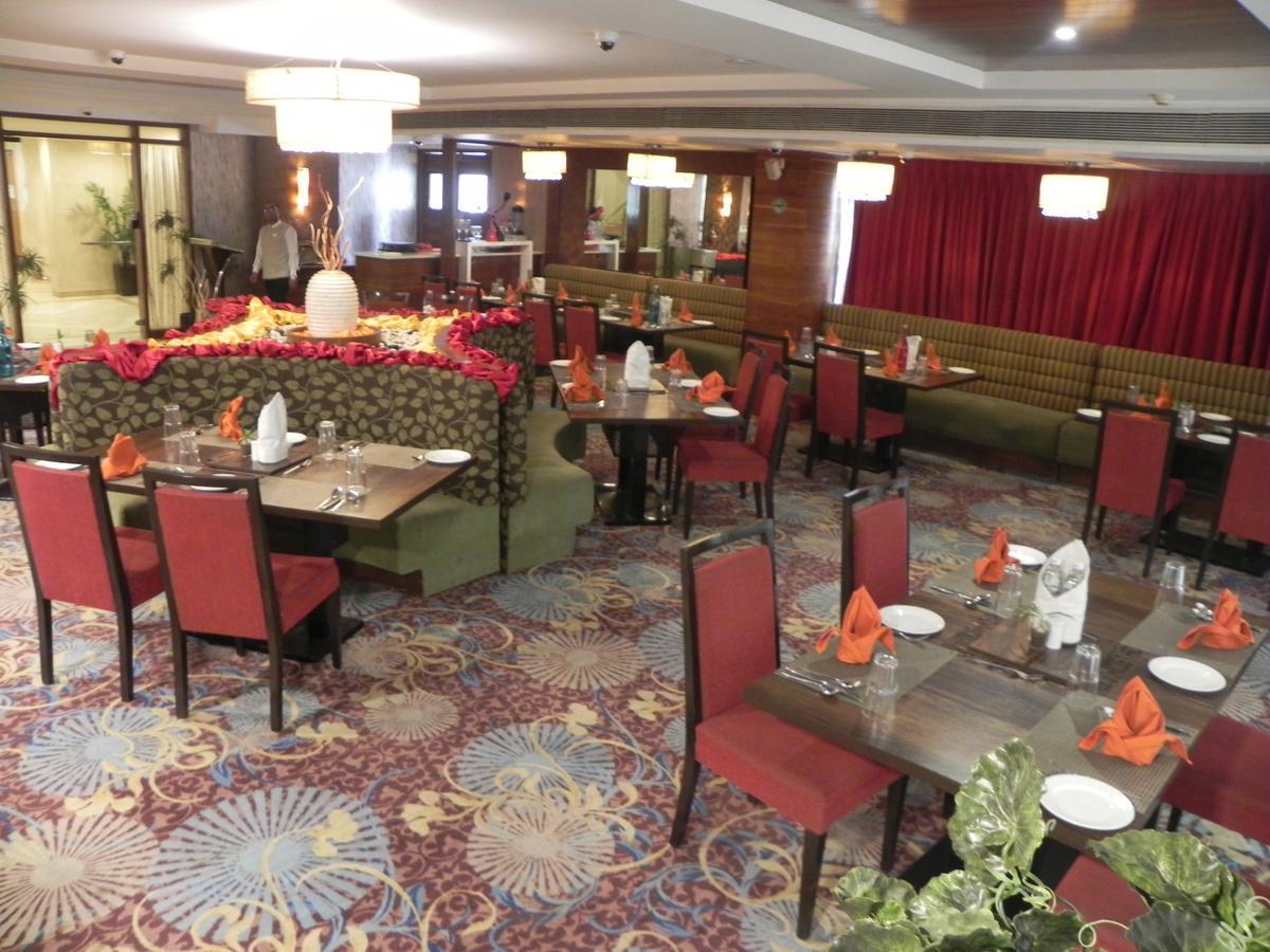 Hotel Ramada Ahmedabad Extérieur photo