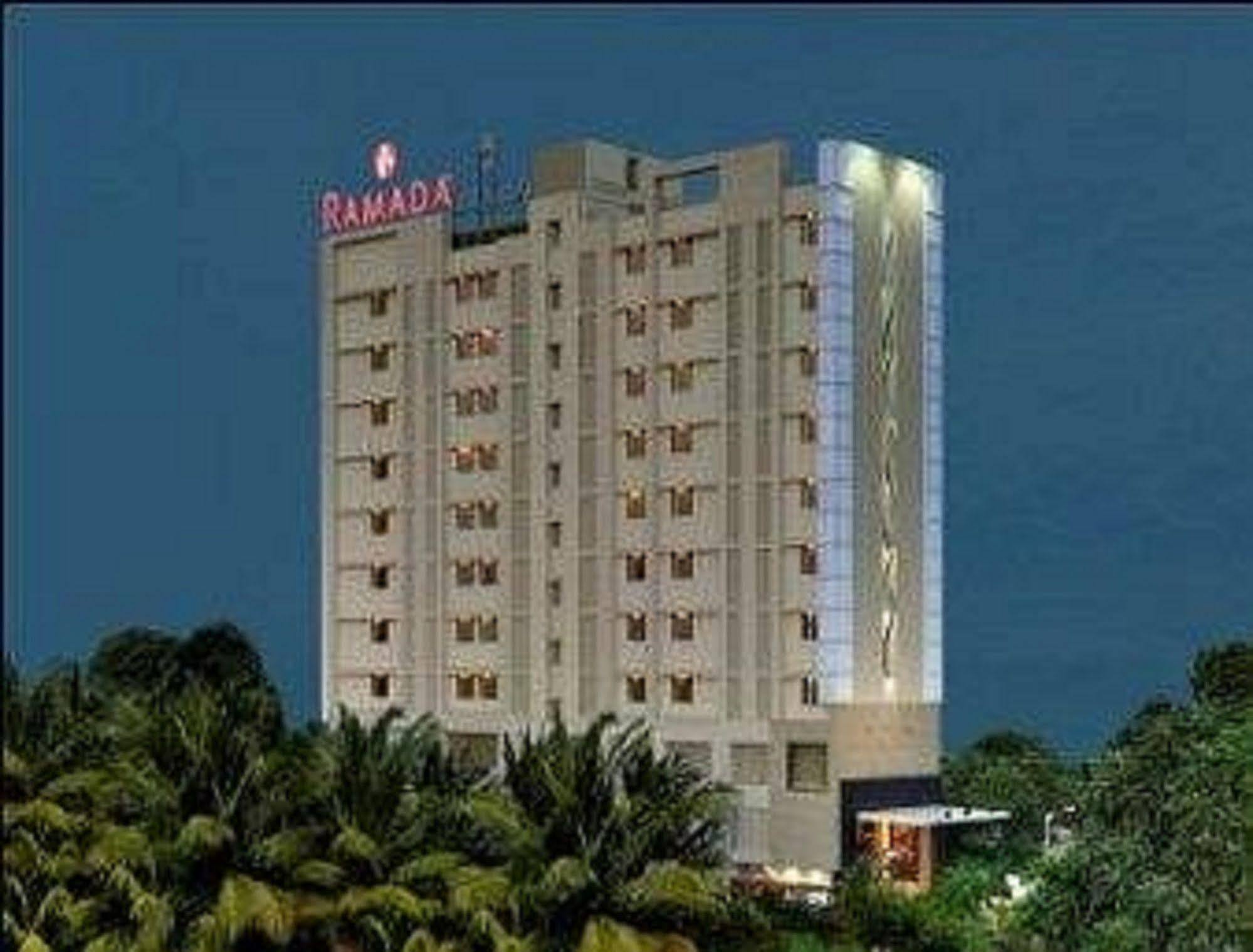 Hotel Ramada Ahmedabad Extérieur photo