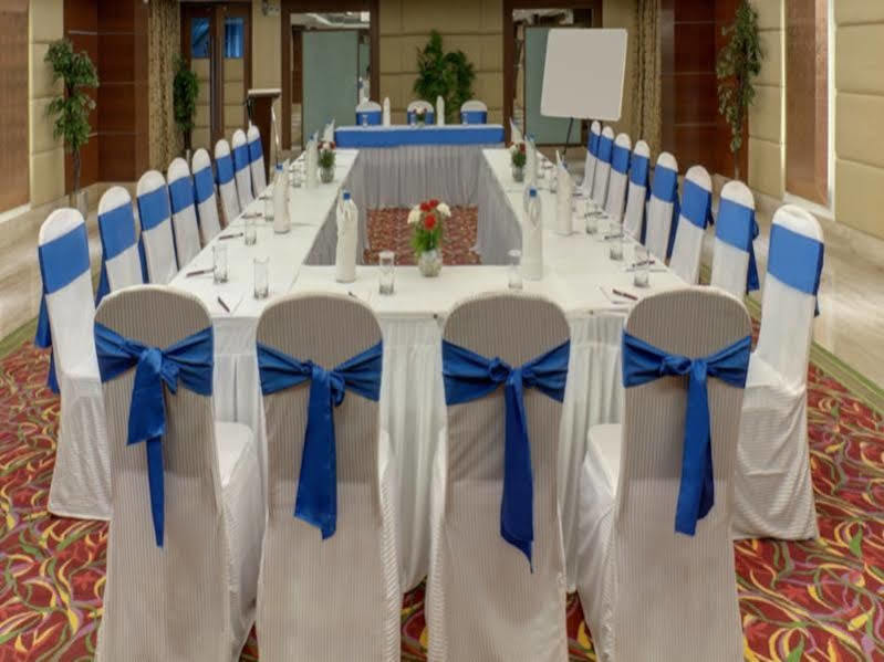 Hotel Ramada Ahmedabad Extérieur photo