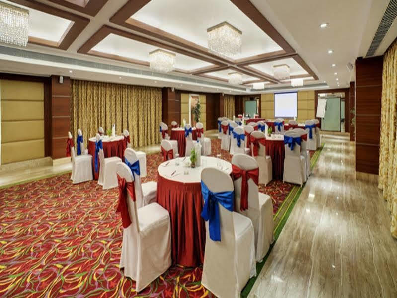 Hotel Ramada Ahmedabad Extérieur photo
