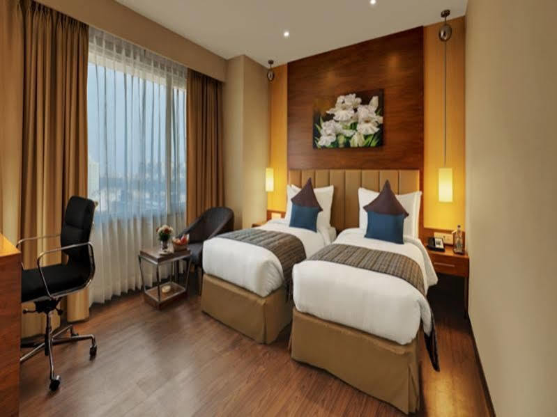 Hotel Ramada Ahmedabad Extérieur photo
