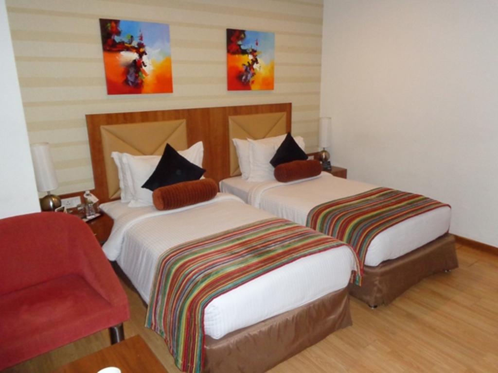 Hotel Ramada Ahmedabad Extérieur photo