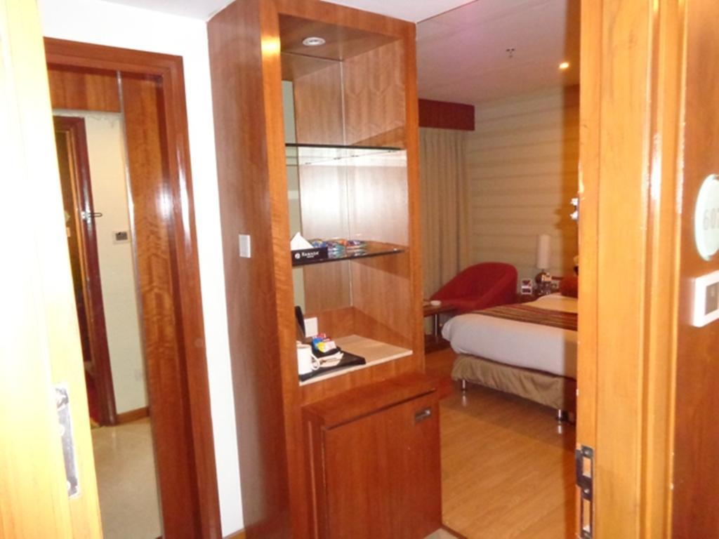 Hotel Ramada Ahmedabad Extérieur photo