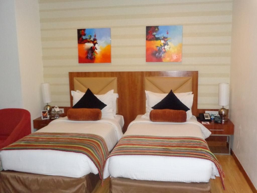Hotel Ramada Ahmedabad Extérieur photo