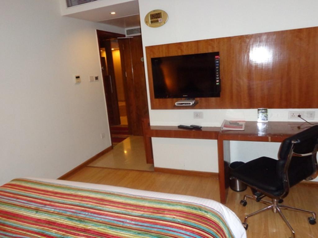 Hotel Ramada Ahmedabad Extérieur photo