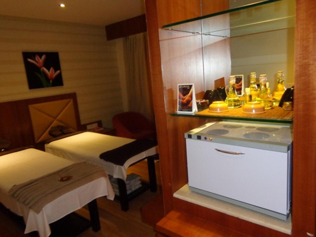 Hotel Ramada Ahmedabad Extérieur photo