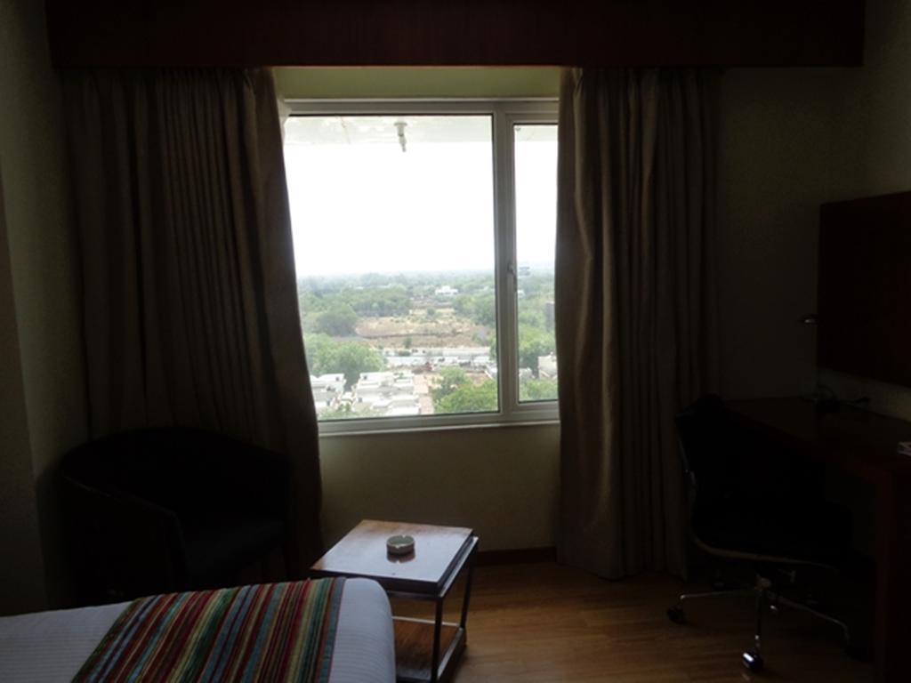 Hotel Ramada Ahmedabad Extérieur photo