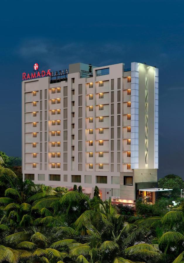 Hotel Ramada Ahmedabad Extérieur photo
